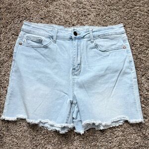 Judy Blue Light Wash Frayed Hem Jean Shorts